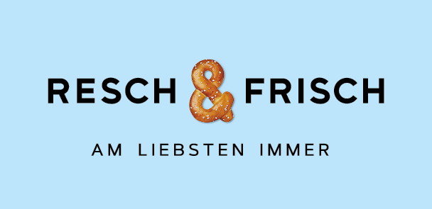 Logo: schwarze Schrift auf hellblauem Grund, Aufschrift ist Resch & Frisch, am liebsten immer. Das &-Zeichen ist in Form eines Laugenbrezels.