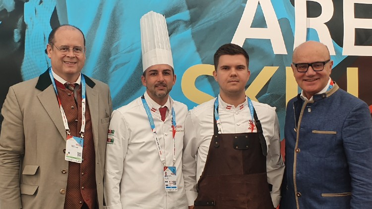 Mag. Manfred Katzenschlager (GF BSTF), Alexander Forbers jun. (Trainer Koch), Alexander Lind (Koch), Robert Seeber (Bundessparten-Obmann und Bundesrat)