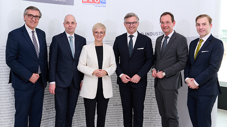 Beim Steuertag v. l.: Frommwald, Bonin, Hummer, Brunner, Erich und Martin Lehner (EY).